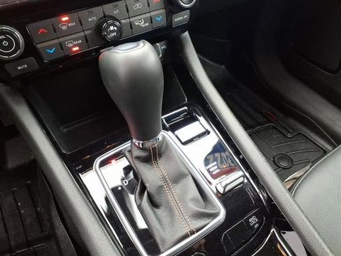 Used 2022 Jeep Compass Limited image 19