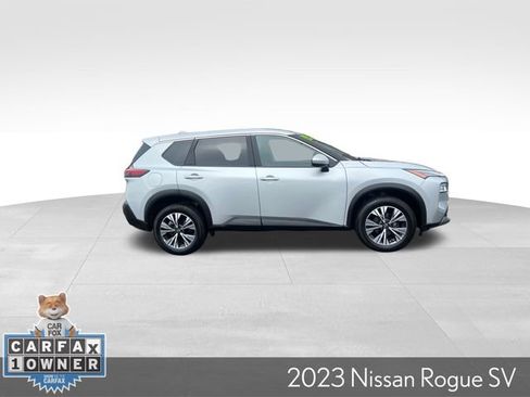 Used 2023 Nissan Rogue SV image 5