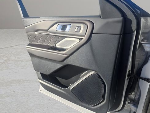 Used 2025 Ford Explorer Platinum w/ LUX Leather Package image 17