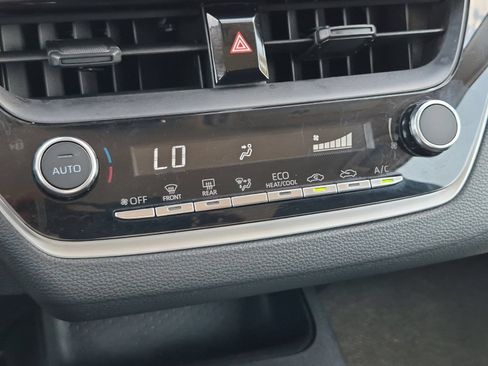 Certified 2025 Toyota Corolla LE FWD image 17