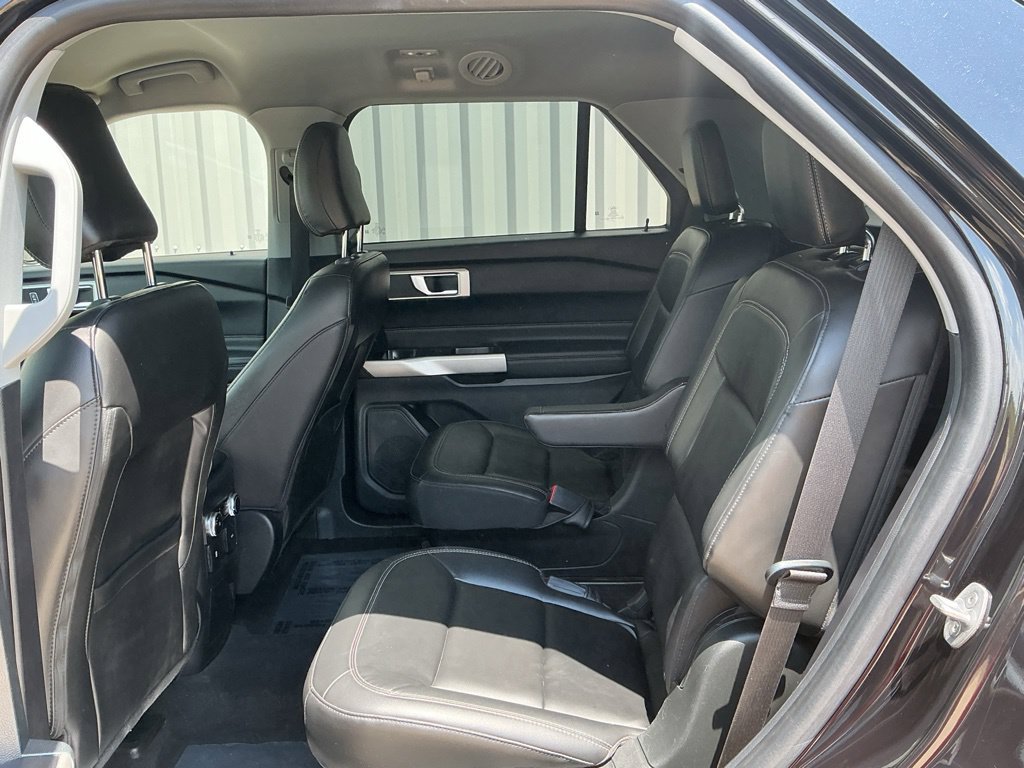 Used 2022 Ford Explorer XLT w/ Equipment Group 202A AWD/4WD image 16