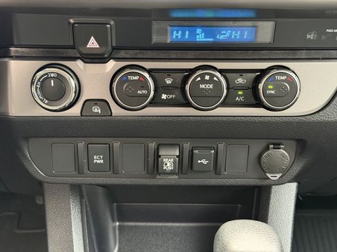 Used 2022 Toyota Tacoma SR5 image 17