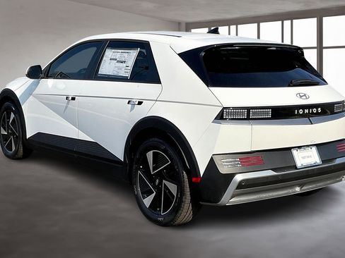 New 2026 Hyundai Ioniq 5 SEL image 3