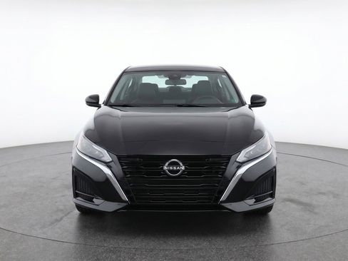 Used 2025 Nissan Altima 2.5 SV FWD image 2