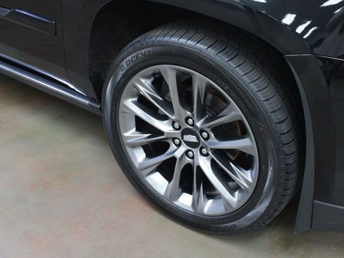 Used 2020 Cadillac Escalade ESV Platinum w/ Escalade Sport Edition image 30