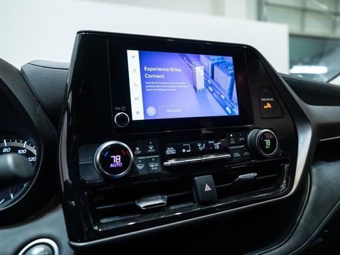 Used 2024 Toyota Highlander LE image 23