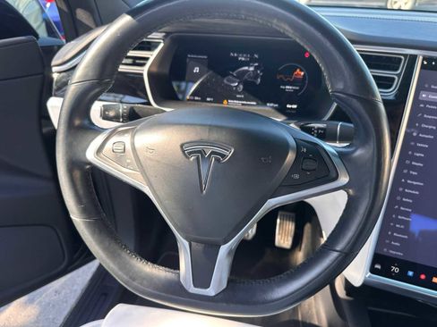 Used 2018 Tesla Model X 75D image 19