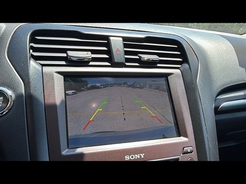 Used 2020 Ford Fusion Titanium AWD/4WD image 18