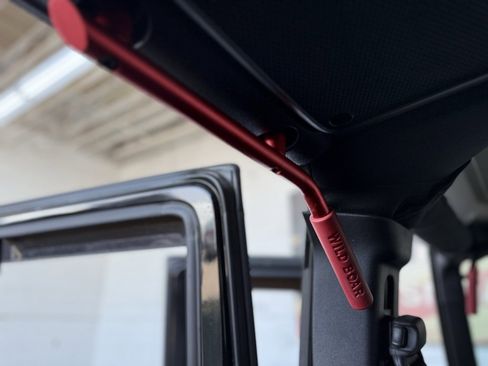 Used 2015 Jeep Wrangler Unlimited Rubicon w/ Max Tow Package image 31