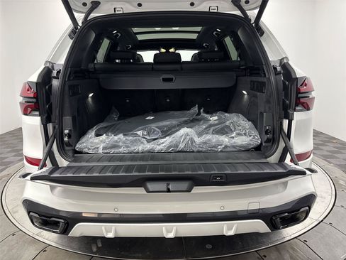 New 2026 BMW X5 xDrive40i w/ M Sport Package AWD/4WD image 21