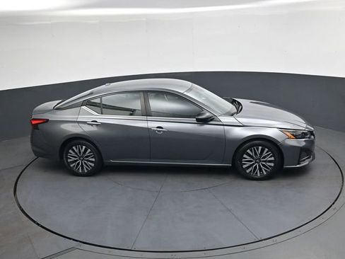 Used 2024 Nissan Altima 2.5 SV FWD image 24