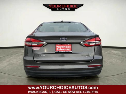 Used 2019 Ford Fusion SE FWD image 4