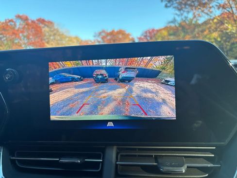 Used 2025 Chevrolet Trax LT image 17