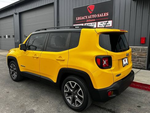 Used 2016 Jeep Renegade Latitude FWD image 3