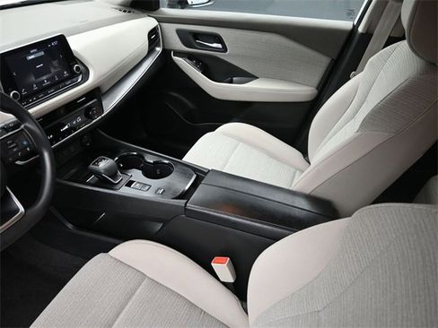 Used 2023 Nissan Rogue SV image 18