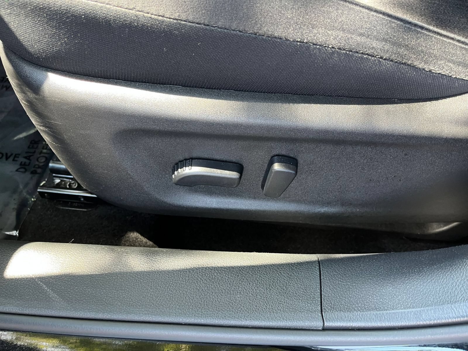 Used 2025 Nissan Altima 2.5 SV FWD image 25