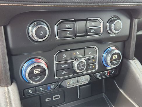 Used 2024 GMC Yukon AT4 w/ Technology Package AWD/4WD image 20