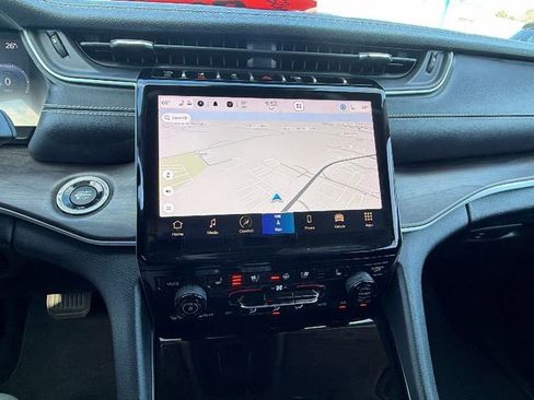 Used 2023 Jeep Grand Cherokee L Limited w/ Luxury Tech Group II image 32