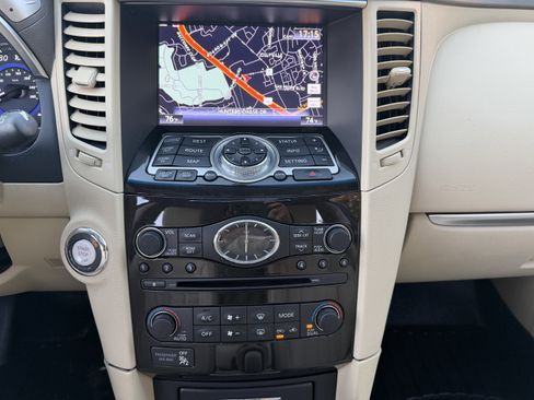 Used 2017 INFINITI QX70 2WD w/ Premium Package image 35