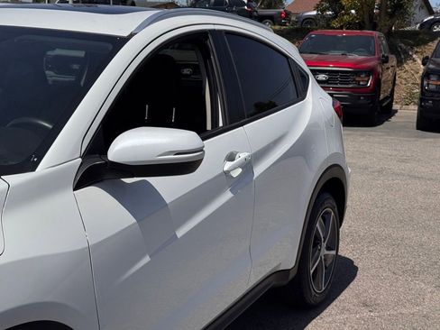 Used 2021 Honda HR-V EX-L image 9