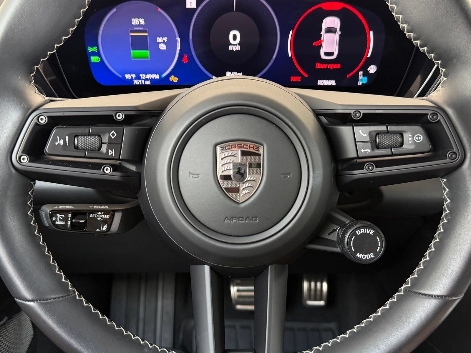 Used 2024 Porsche Macan Turbo Electric AWD/4WD image 7