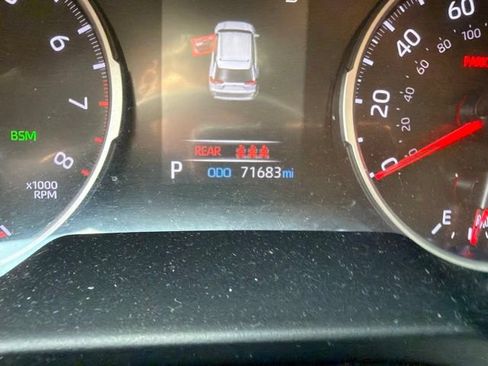 Used 2021 Toyota RAV4 XLE AWD/4WD image 2