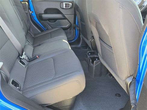 Used 2022 Jeep Gladiator Overland w/ LED Lighting Group image 17