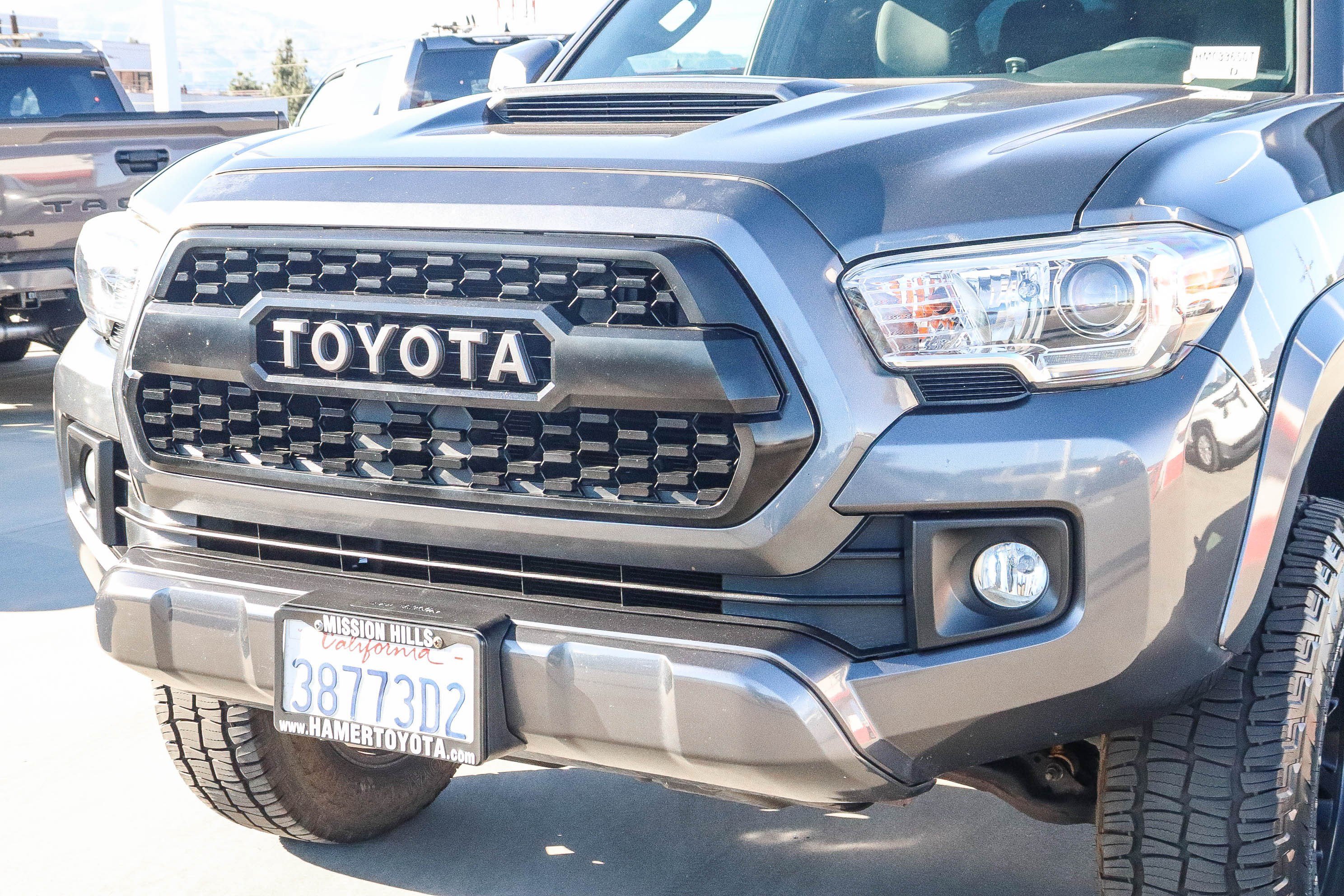 Used 2017 Toyota Tacoma TRD Sport w/ Tow Package RWD image 9