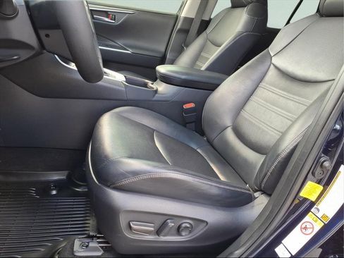 Used 2019 Toyota RAV4 Limited image 14