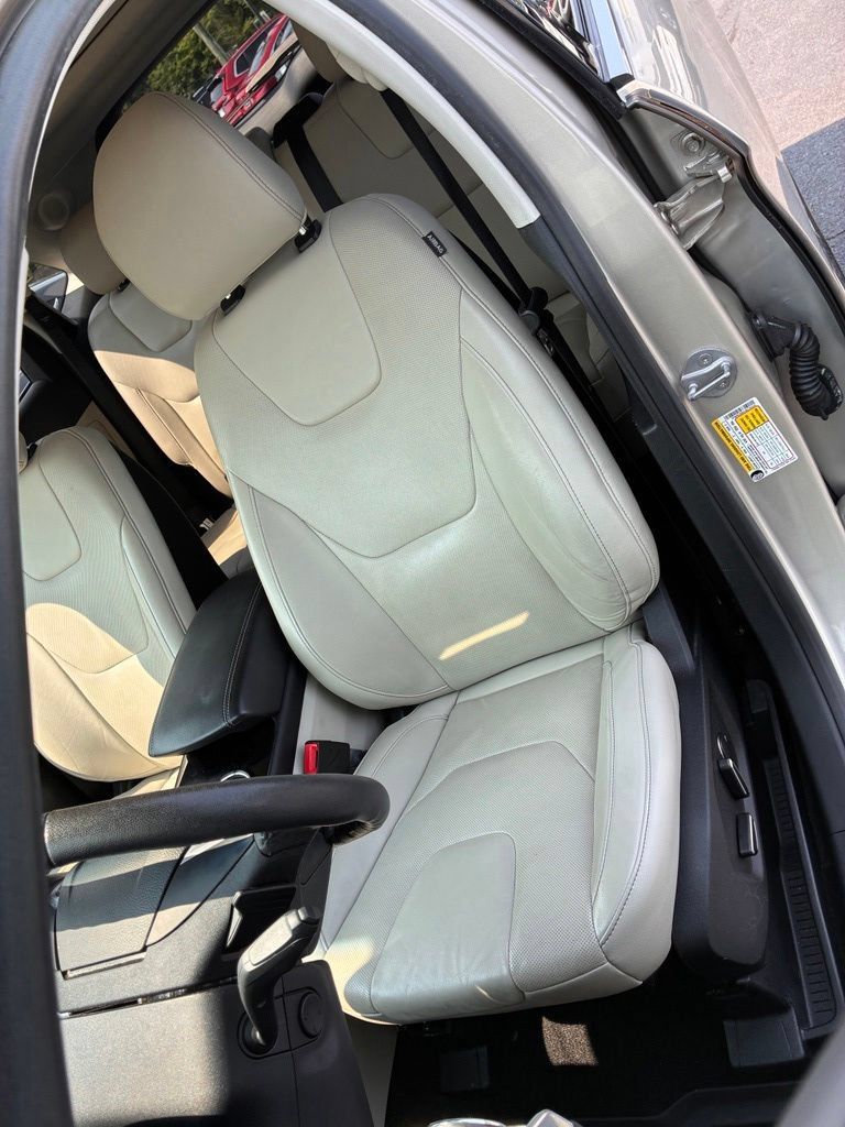 Used 2018 Ford Edge Titanium w/ Equipment Group 302A FWD image 20