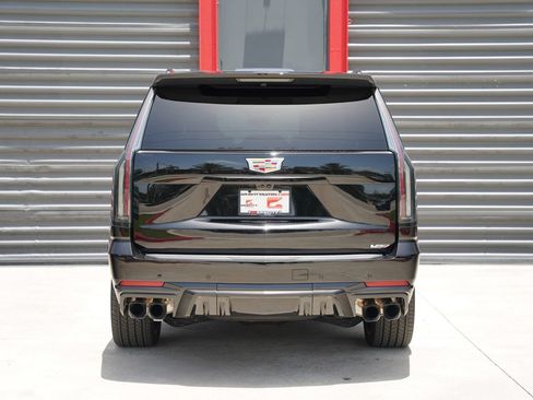 Used 2025 Cadillac Escalade V AWD/4WD image 13
