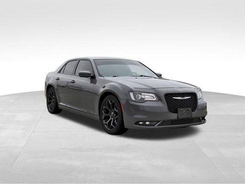 Used 2019 Chrysler 300 S image 1