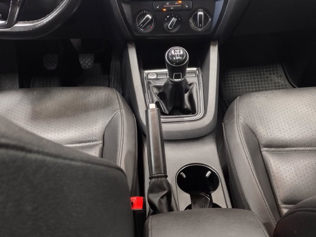 Used 2017 Volkswagen Jetta SE FWD image 37