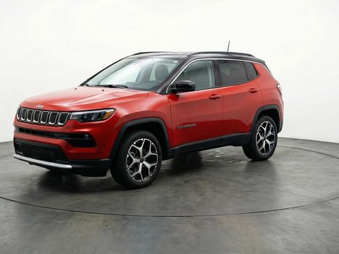 Used 2025 Jeep Compass Limited AWD/4WD image 3