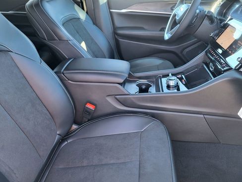 New 2026 Jeep Grand Cherokee Altitude image 13