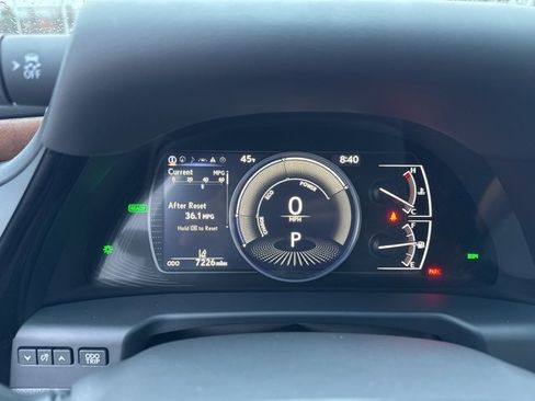 Certified 2023 Lexus ES 300h w/ Premium Package image 11