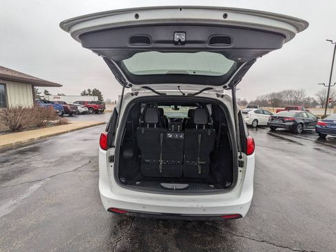 Used 2020 Chrysler Pacifica Touring-L AWD/4WD image 12
