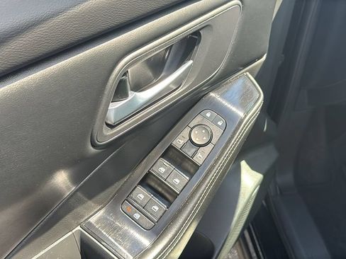 Used 2025 Nissan Rogue SV FWD image 12