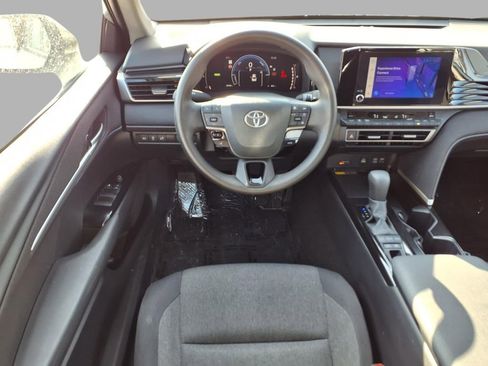 Used 2025 Toyota Camry LE image 4