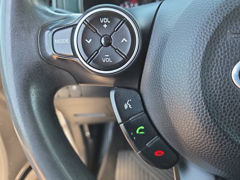 Used 2015 Kia Soul FWD image 26