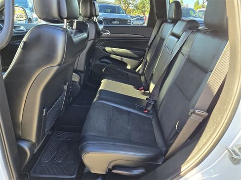 Used 2021 Jeep Grand Cherokee Laredo X image 11