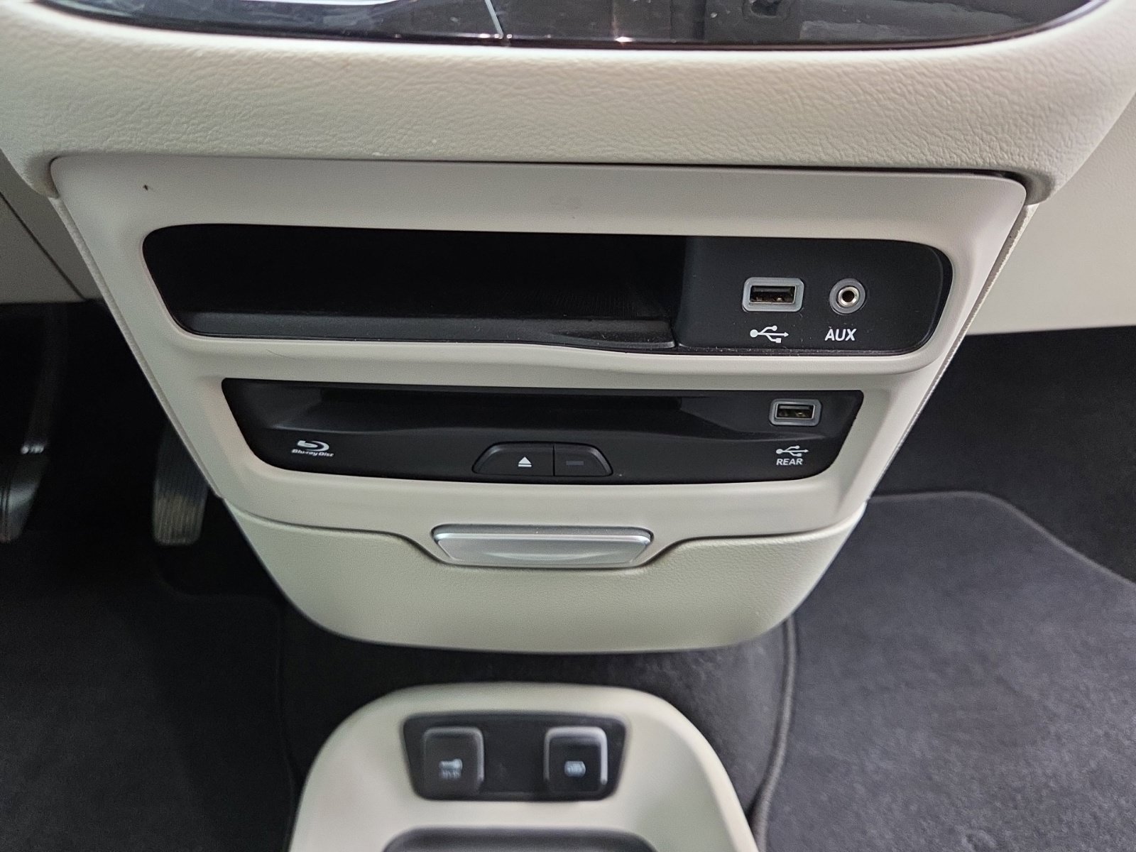 Certified 2020 Chrysler Pacifica Touring-L Plus FWD image 58