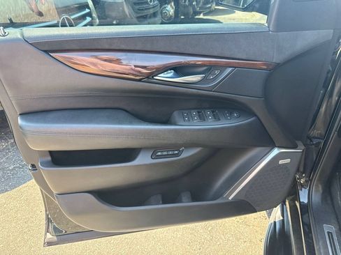 Used 2015 Cadillac Escalade Luxury AWD/4WD image 13