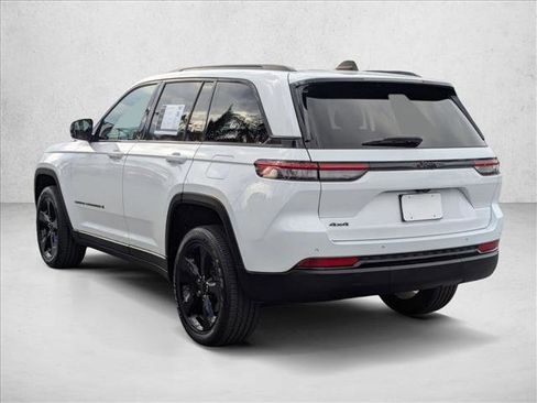 Used 2023 Jeep Grand Cherokee Altitude image 8