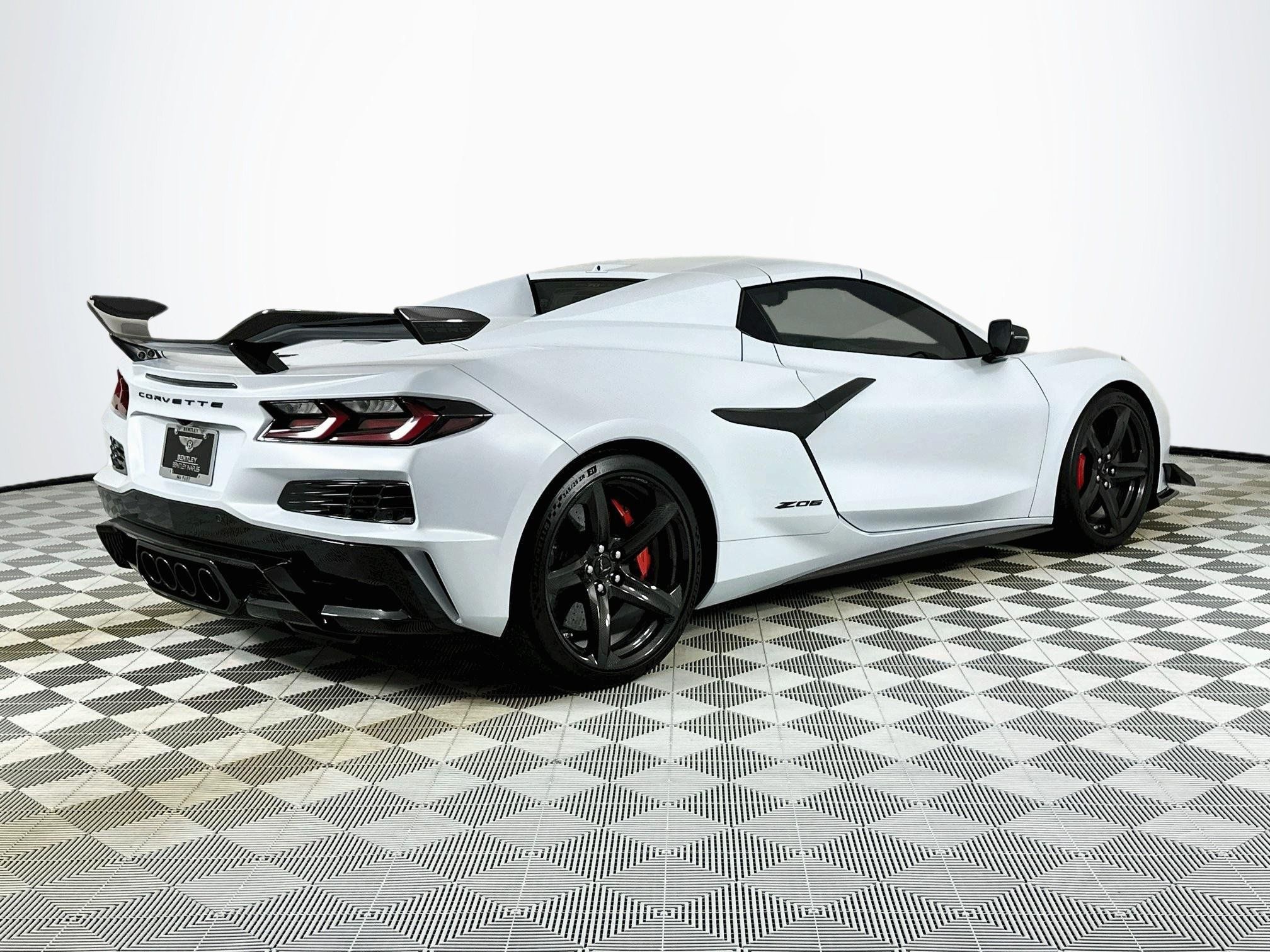 Used 2023 Chevrolet Corvette Z06 w/ Z07 Performance Package RWD image 33
