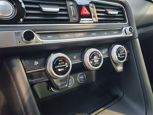Used 2023 Genesis G70 2.0T image 30
