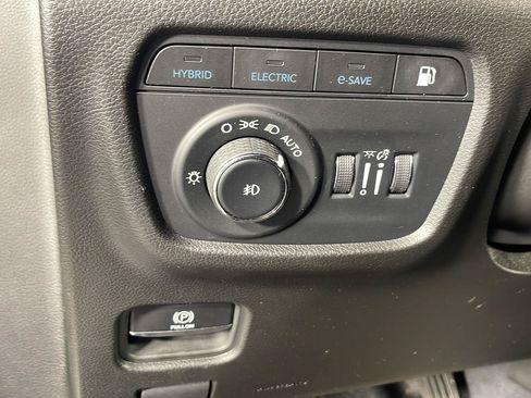 Used 2023 Jeep Grand Cherokee Trailhawk w/ Luxury Tech Group III AWD/4WD image 16