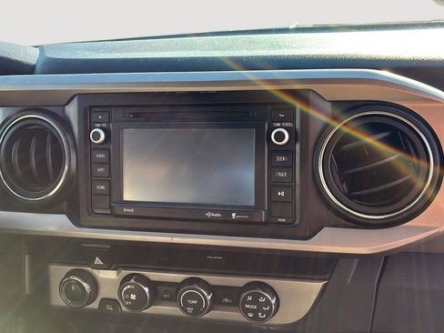 Used 2019 Toyota Tacoma SR5 AWD/4WD image 16