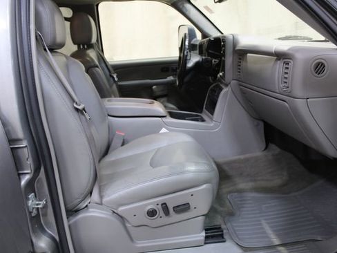 Used 2006 GMC Sierra 2500 SLT w/ Onstar Plus Package image 16