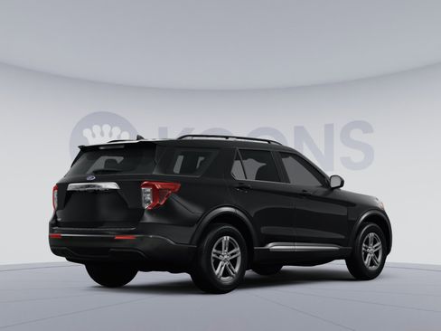 Used 2024 Ford Explorer XLT AWD/4WD image 4